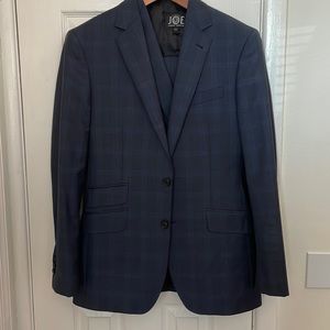 Joseph Abboud 3-piece Slim Fit Custom Suit. Jacket size 40R. Pants size 32R.